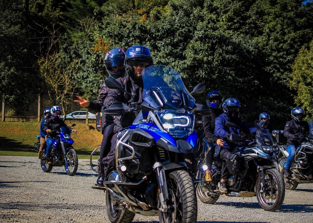 Motocicleta durante uma pausa de viagem